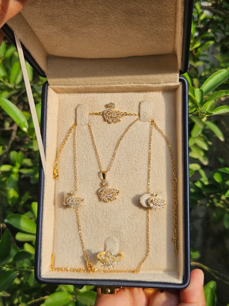 Swan Jewellery Set - Image 4